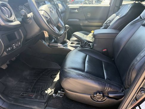 Used 2019 Toyota Tacoma TRD Off-Road w/ TRD Premium Off Road Package AWD/4WD image 24