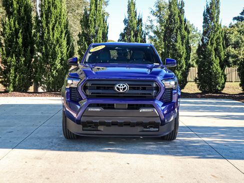 Used 2025 Toyota Tacoma SR5 image 3