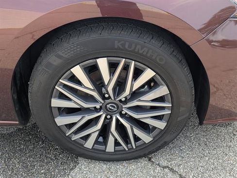 Used 2023 Nissan Altima 2.5 SV FWD image 19