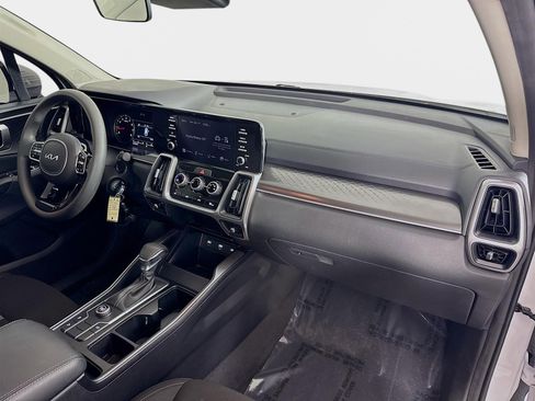 Used 2023 Kia Sorento LX image 26