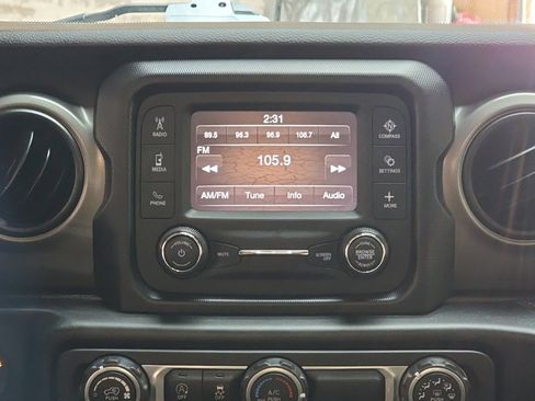 Used 2021 Jeep Gladiator Sport image 22