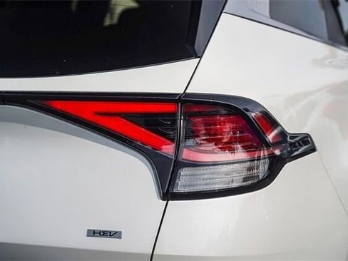 Certified 2025 Kia Sportage LX image 9