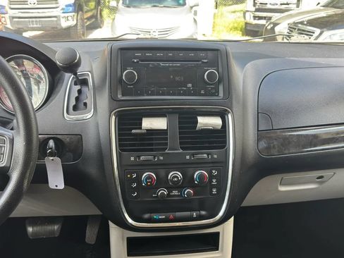 Used 2013 Dodge Grand Caravan SXT FWD image 18