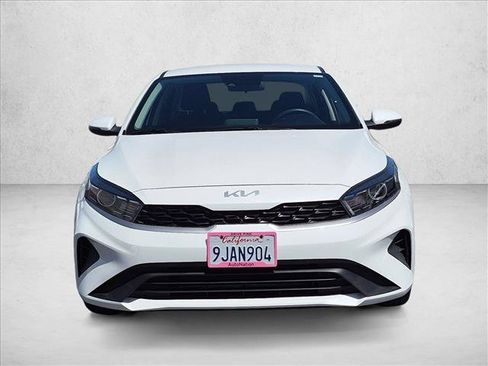 Used 2023 Kia Forte LXS w/ LXS Technology Package FWD image 2