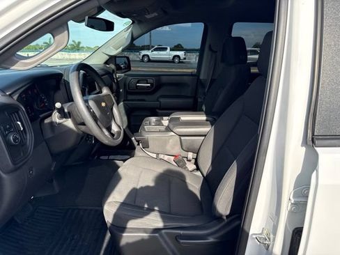 Used 2022 Chevrolet Silverado 1500 Custom RWD image 2