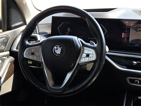 Used 2023 BMW X7 xDrive40i w/ Premium Package image 11
