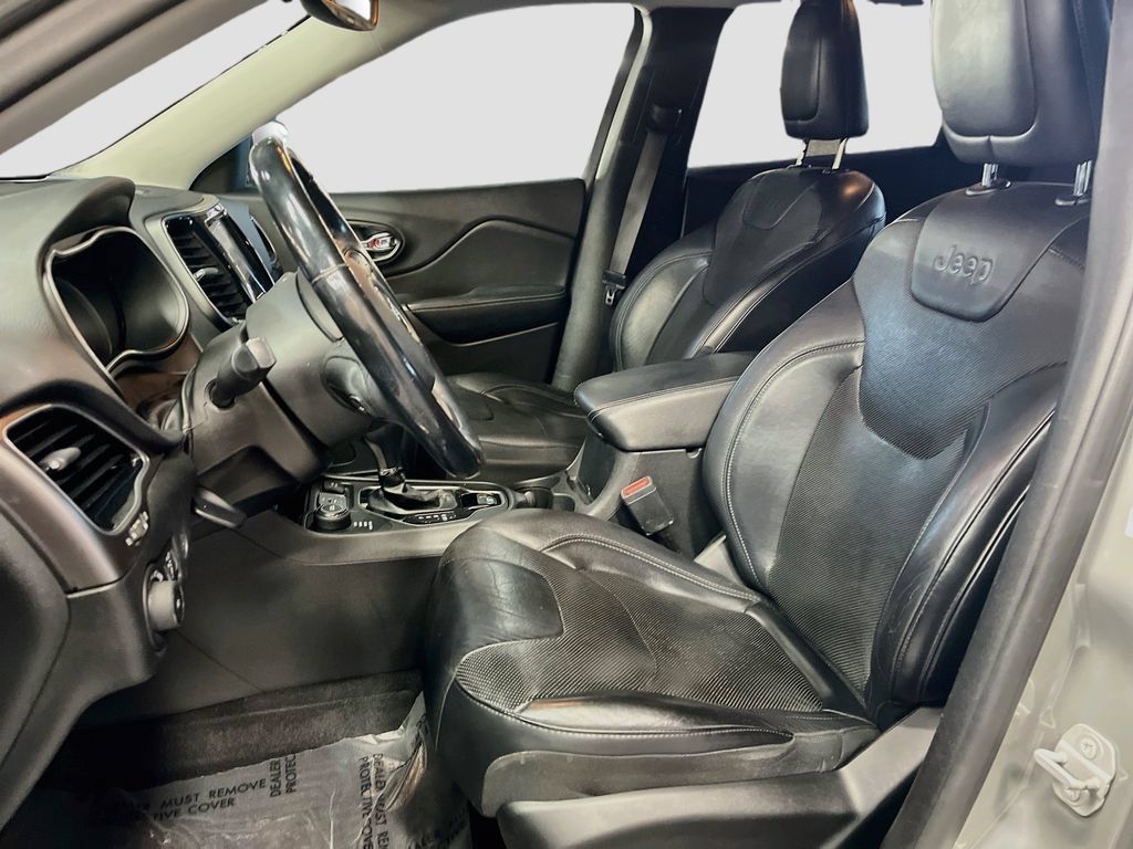 Used 2019 Jeep Cherokee Limited AWD/4WD image 21