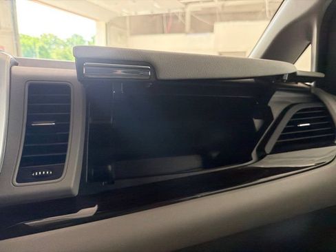 Used 2020 Toyota Sienna XLE w/ XLE Navigation Package FWD image 30