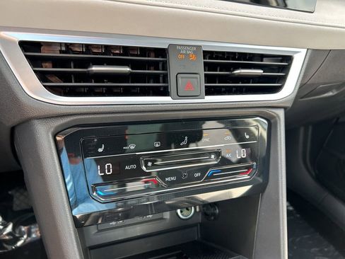 Used 2025 Volkswagen Taos SE image 30