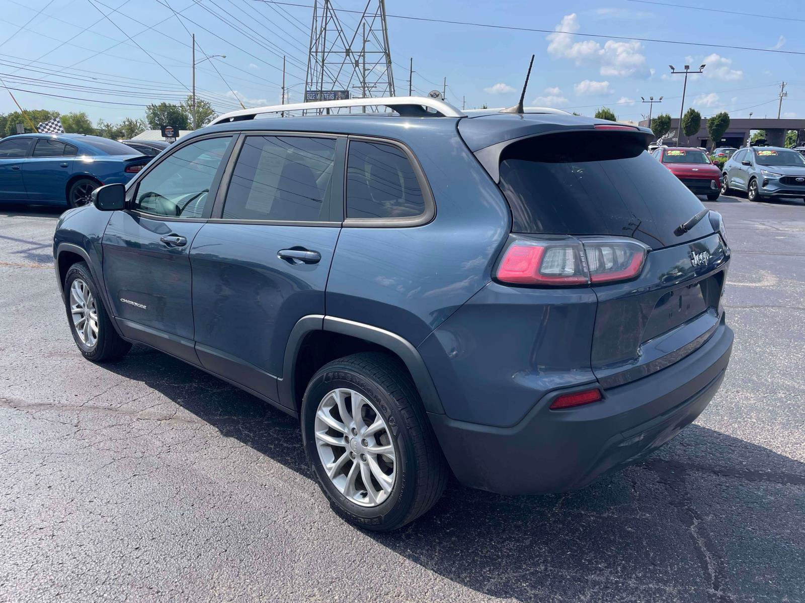 Used 2020 Jeep Cherokee Latitude w/ Cold Weather Group FWD image 5