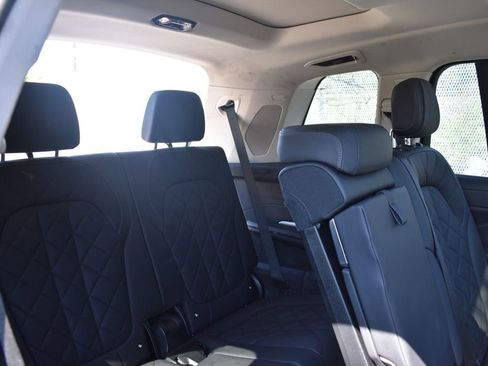 Used 2025 BMW X7 xDrive40i w/ Premium Package AWD/4WD image 35