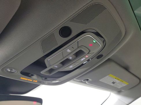 Used 2022 Audi e-tron Premium Plus w/ Premium Plus Package image 34