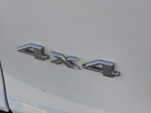 Used 2019 Jeep Cherokee Latitude Plus w/ Cold Weather Group image 18