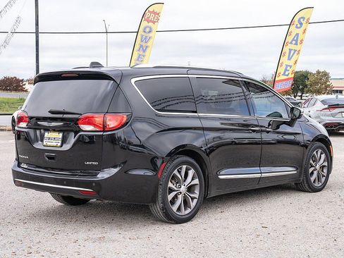 Used 2019 Chrysler Pacifica Limited image 5