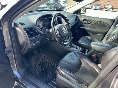 Used 2020 Jeep Cherokee Trailhawk w/ Cold Weather Group AWD/4WD image 10