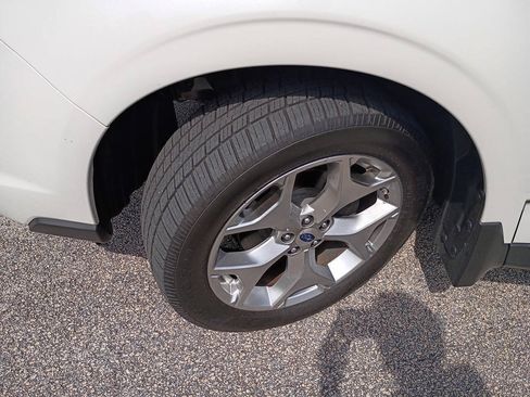 Used 2018 Subaru Forester 2.5i Touring AWD/4WD image 9