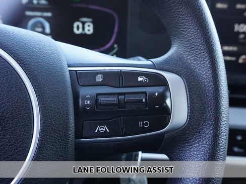 Used 2023 Kia Sportage LX image 3