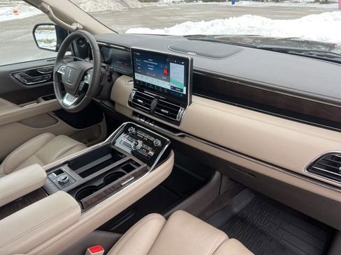 Used 2022 Lincoln Navigator Reserve image 38