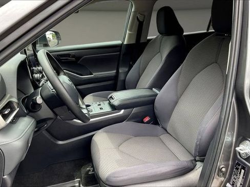 Used 2023 Toyota Highlander L FWD image 17