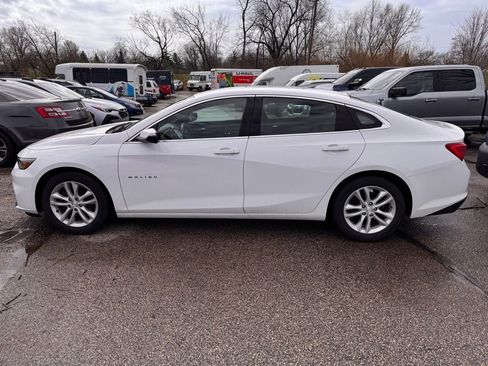 Used 2018 Chevrolet Malibu LT FWD image 2