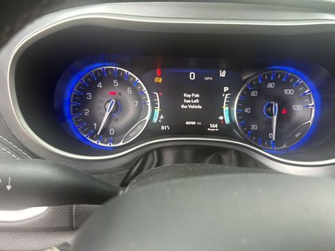 Used 2021 Chrysler Pacifica Touring-L w/ Premium & Safety Sphere Group image 15