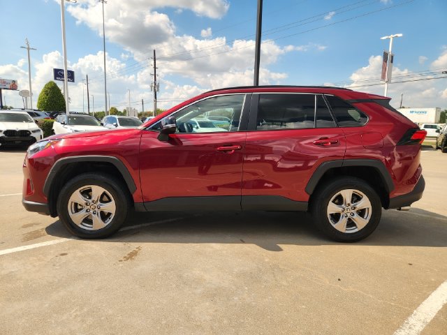 Used 2025 Toyota RAV4 XLE AWD/4WD image 4