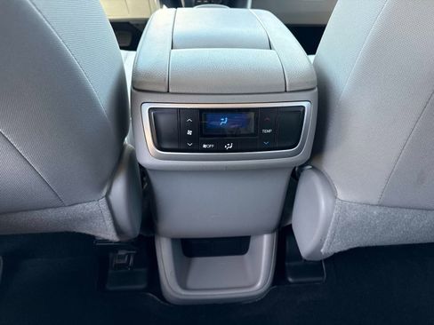 Used 2019 Toyota Highlander LE FWD image 16