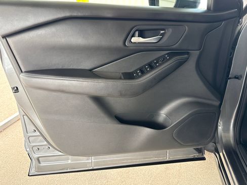 Used 2024 Nissan Rogue SV AWD/4WD image 15