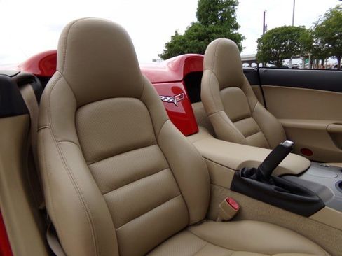 Used 2006 Chevrolet Corvette Convertible w/ Preferred Equipment Group RWD image 27