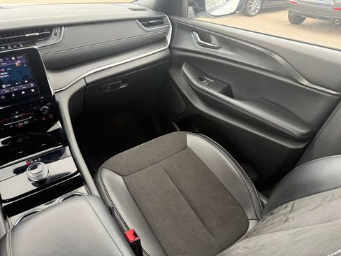 Used 2023 Jeep Grand Cherokee Altitude image 24