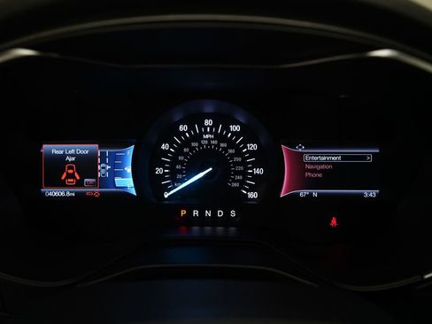 Used 2020 Ford Fusion SE image 2