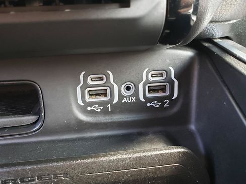Used 2023 RAM 1500 Laramie AWD/4WD image 21