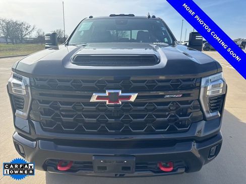Used 2024 Chevrolet Silverado 2500 ZR2 w/ Technology Package image 2