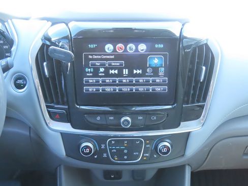 Used 2018 Chevrolet Traverse LT FWD image 8