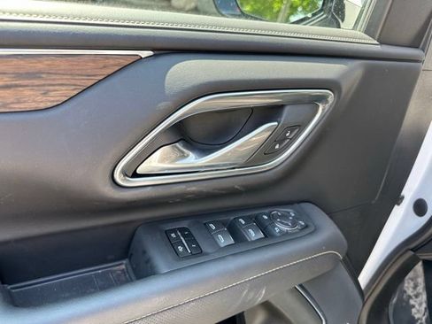 Used 2023 Chevrolet Tahoe Premier AWD/4WD image 17