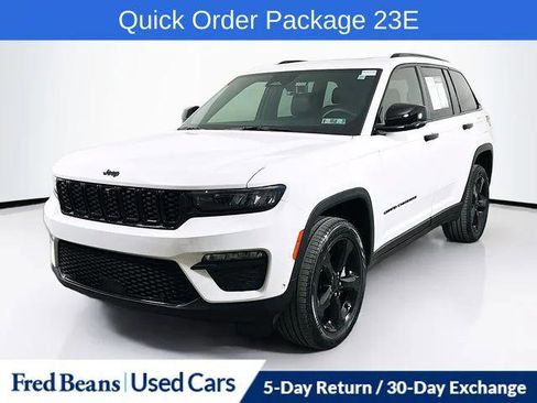 Certified 2024 Jeep Grand Cherokee Limited w/ Luxury Tech Group II image 3
