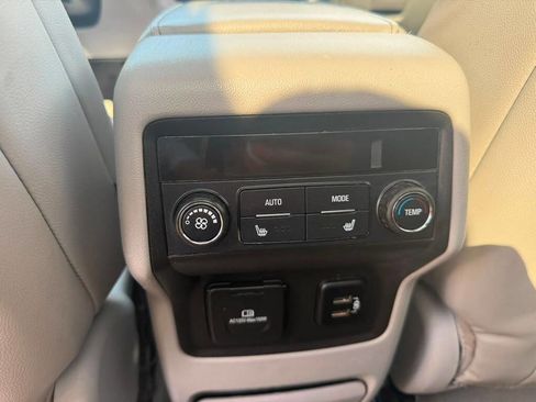 Used 2017 GMC Acadia SLT AWD/4WD image 17