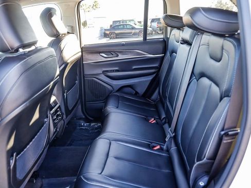 Used 2023 Jeep Grand Cherokee Limited w/ Luxury Tech Group II image 20