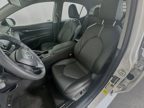 Used 2023 Toyota Camry SE FWD image 13