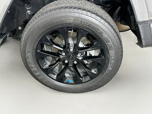Used 2023 Jeep Wrangler Unlimited Sahara AWD/4WD image 11
