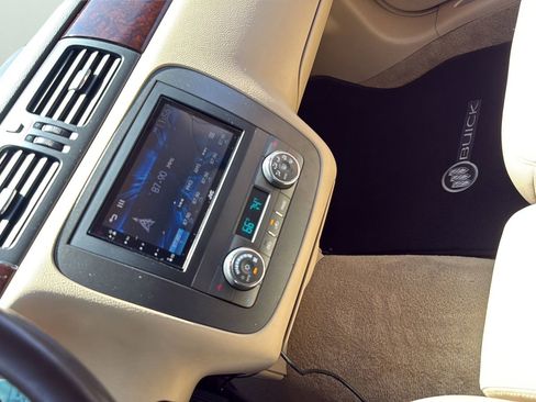 Used 2011 Buick Lucerne CXL w/ Driver Confidence Package FWD image 17