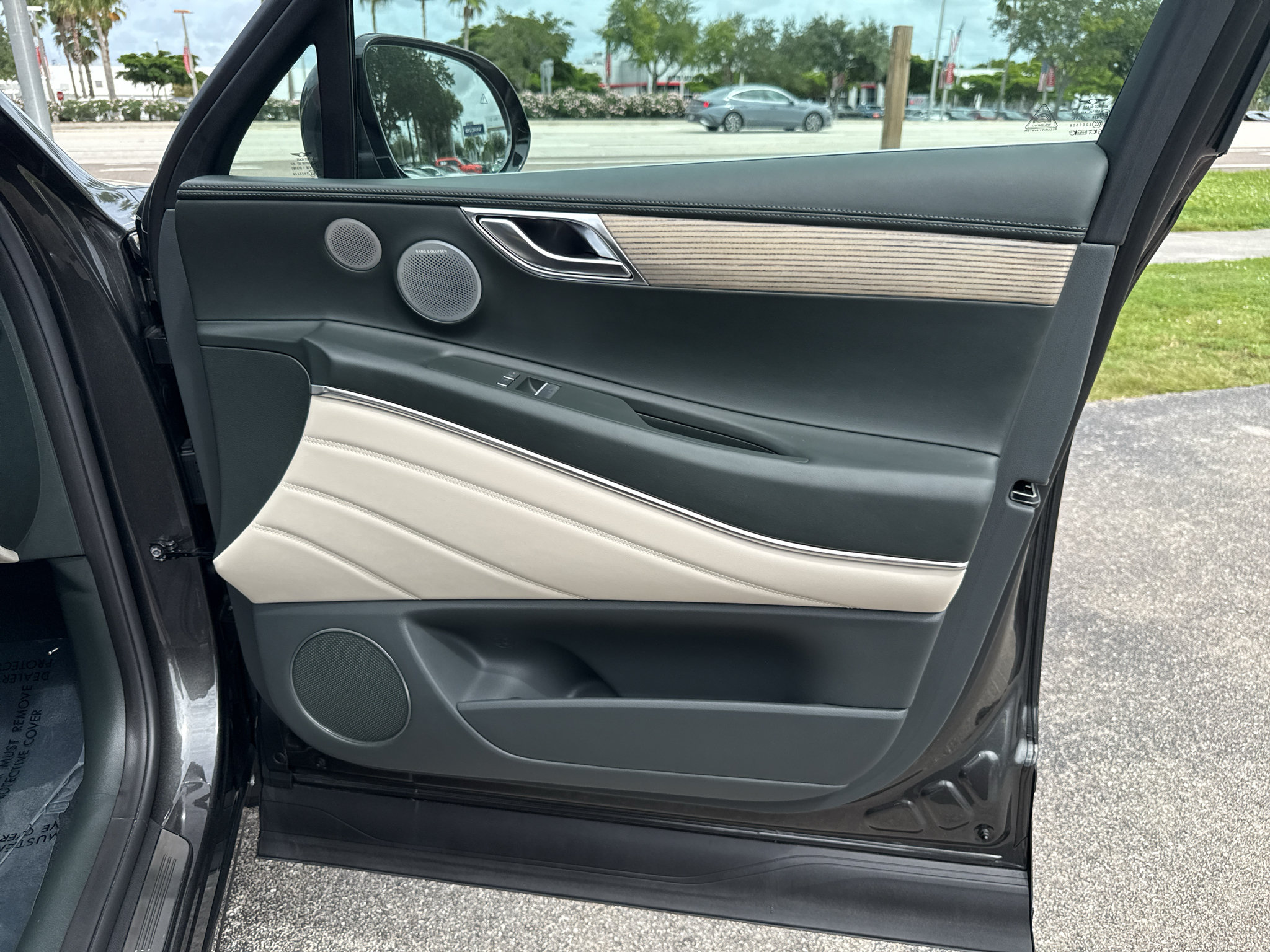 Certified 2025 Genesis GV80 3.5T Prestige AWD/4WD image 24