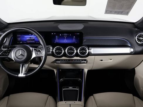 Used 2025 Mercedes-Benz GLB 250 image 8