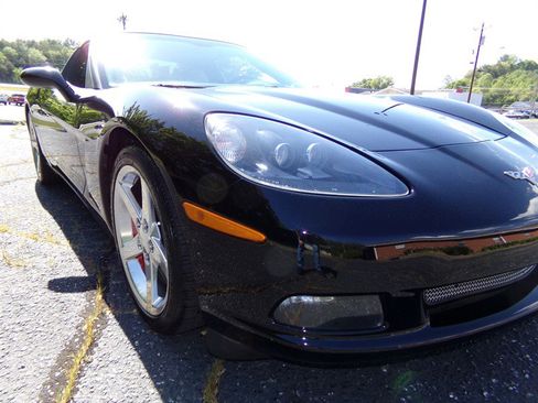 Used 2005 Chevrolet Corvette Coupe w/ Preferred Equipment Group RWD image 5