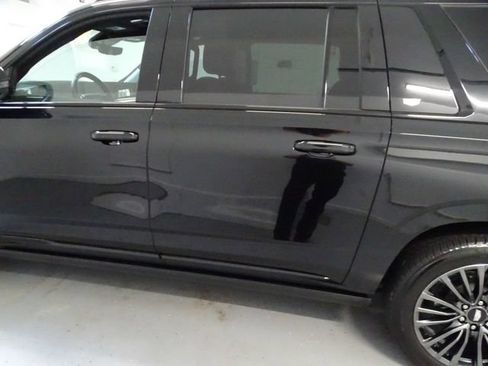 Used 2025 Cadillac Escalade ESV Sport Platinum AWD/4WD image 19