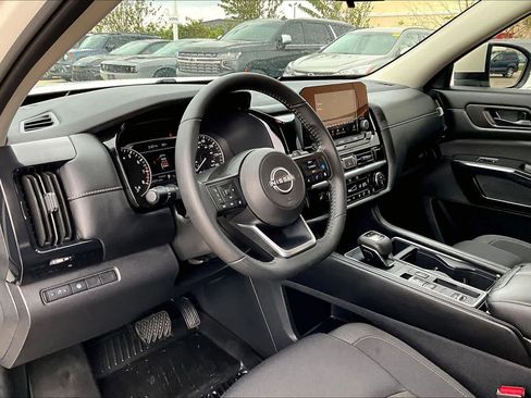 Used 2024 Nissan Pathfinder SV w/ Lighting Package (N92) image 16