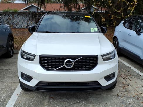 Used 2022 Volvo XC40 T5 R-Design w/ Advanced Package image 2