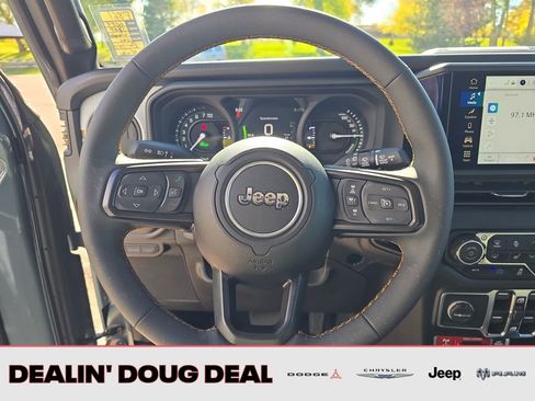 Used 2024 Jeep Wrangler Unlimited image 15