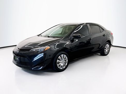 Used 2018 Toyota Corolla LE FWD image 3