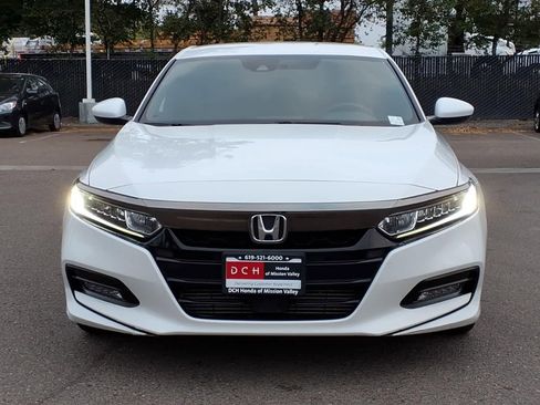 Used 2018 Honda Accord Sport image 2